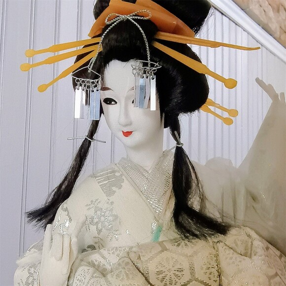 Rare Vintage 19” Nishi Japanese Geisha Display Doll Snow Queen White Silver